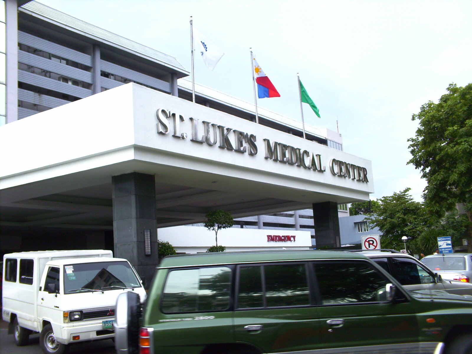 Saint_Luke's_Medical_Centre.jpg